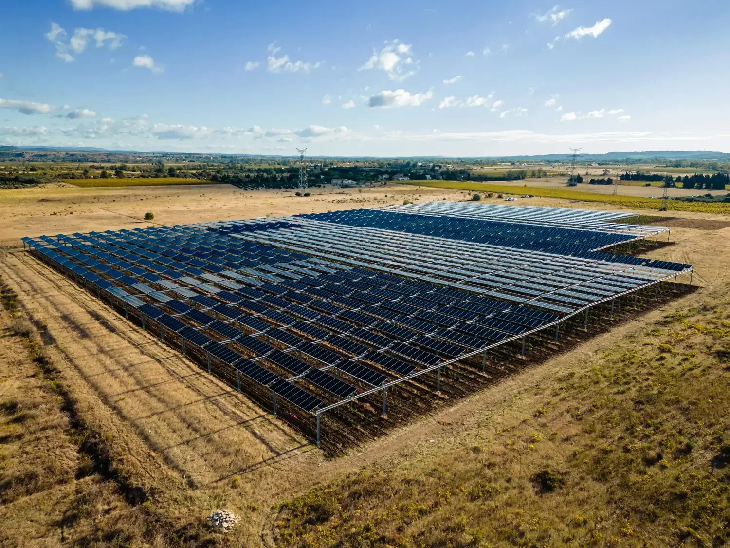 Vue drone de la structure agrivoltaïque La Domèque